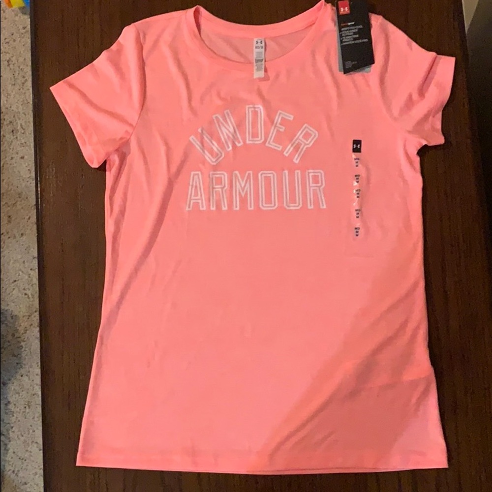 Women’s Medium Under Armour Shirt New With Tags.